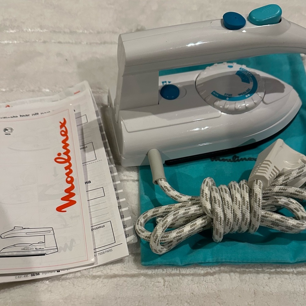 Moulinex Travel Jet iron 220v - great for trips to Europe and Asia!